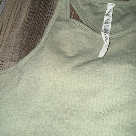 Lululemon race length tank size 10⭐️ - Picture 4 of 4